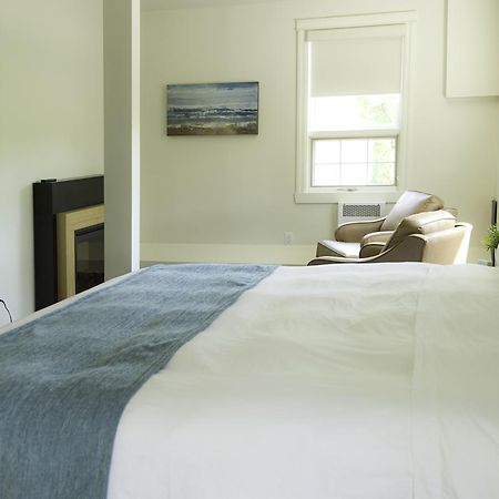 Pine Lodge Muskoka Хънтсвил Екстериор снимка