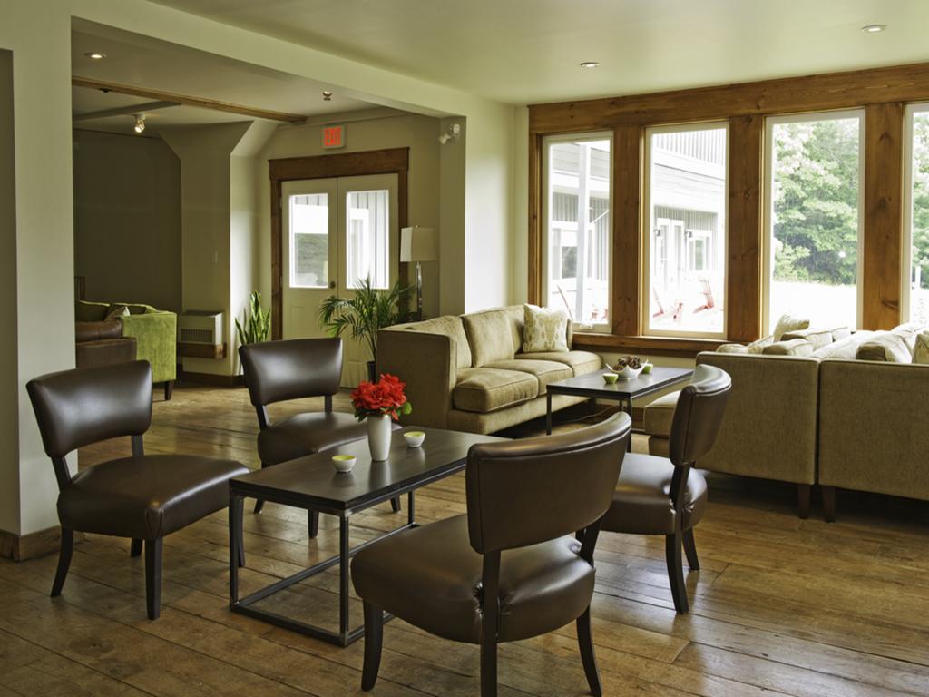 Pine Lodge Muskoka Хънтсвил Екстериор снимка