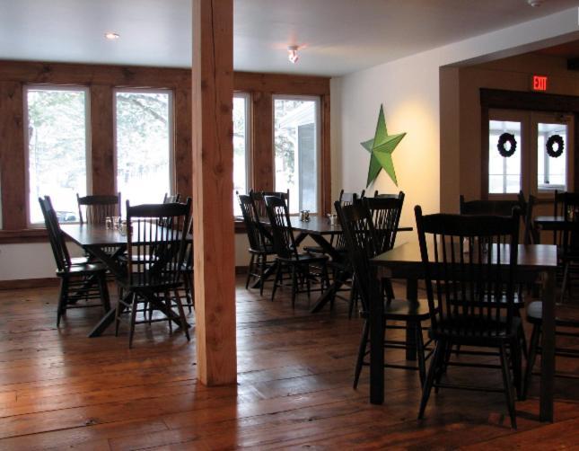 Pine Lodge Muskoka Хънтсвил Екстериор снимка