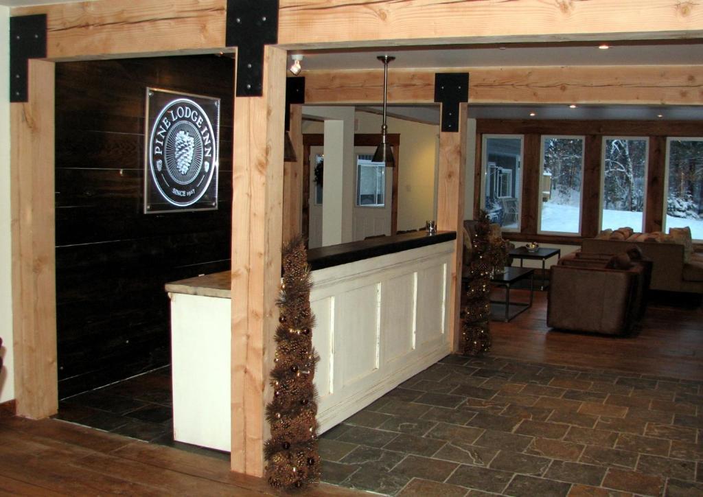 Pine Lodge Muskoka Хънтсвил Екстериор снимка