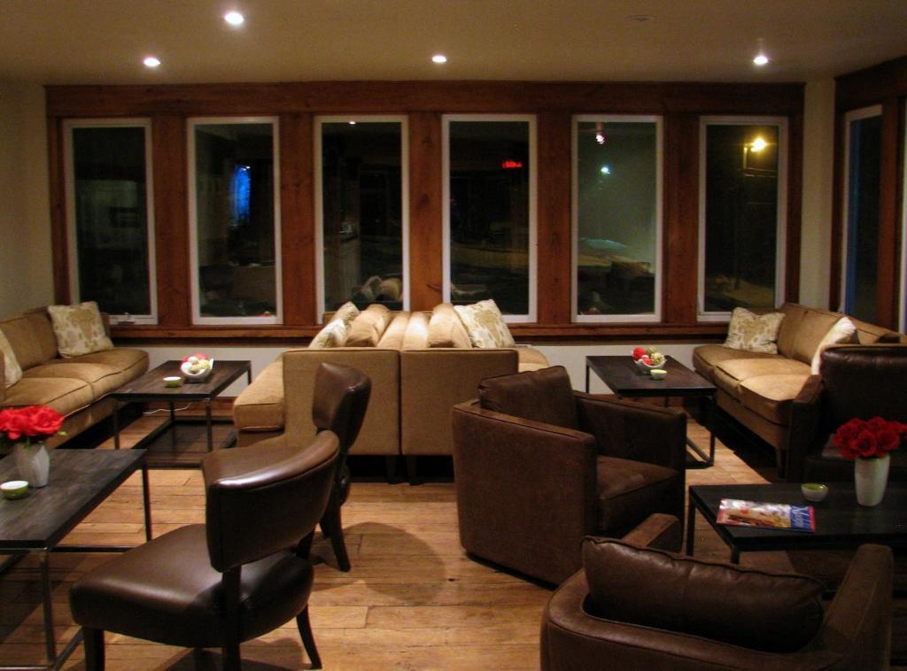 Pine Lodge Muskoka Хънтсвил Екстериор снимка