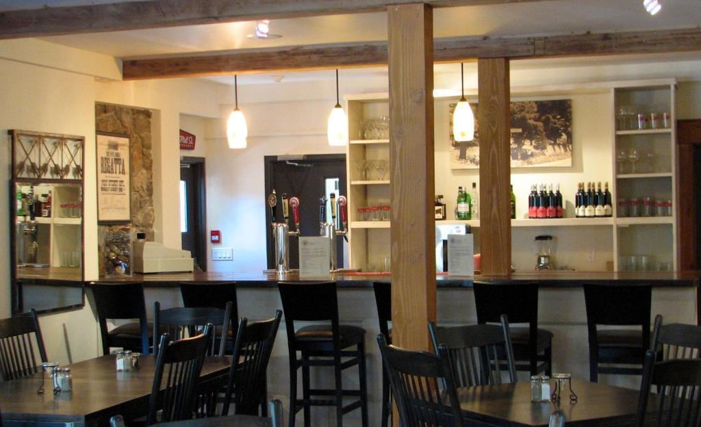 Pine Lodge Muskoka Хънтсвил Екстериор снимка
