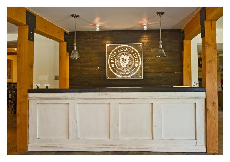 Pine Lodge Muskoka Хънтсвил Екстериор снимка