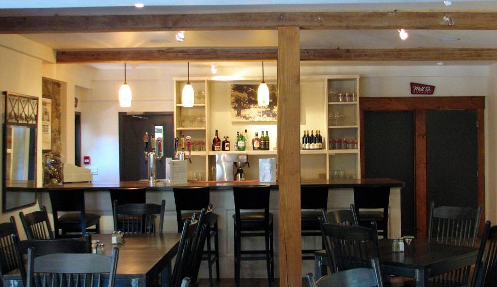 Pine Lodge Muskoka Хънтсвил Екстериор снимка