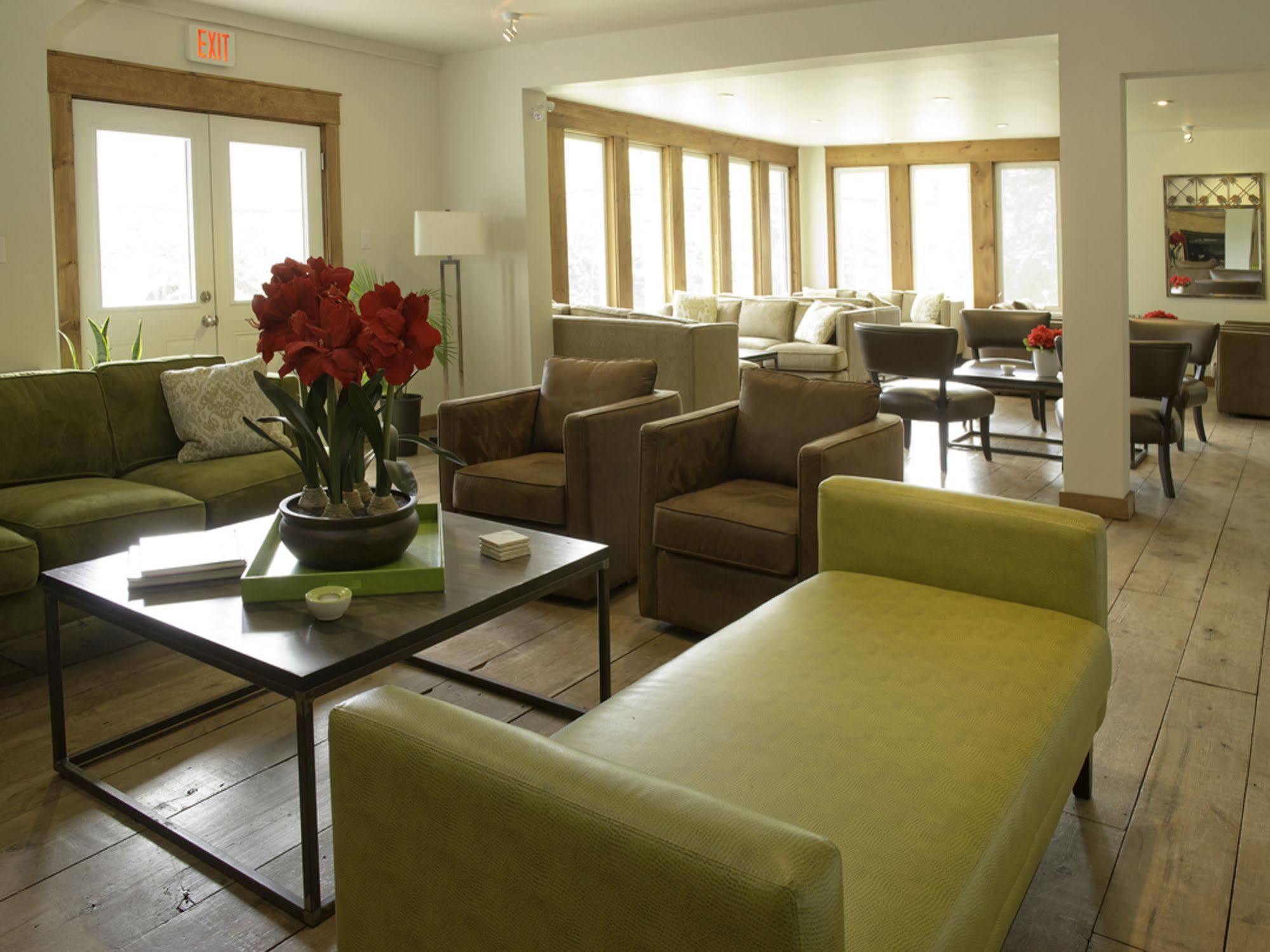 Pine Lodge Muskoka Хънтсвил Екстериор снимка