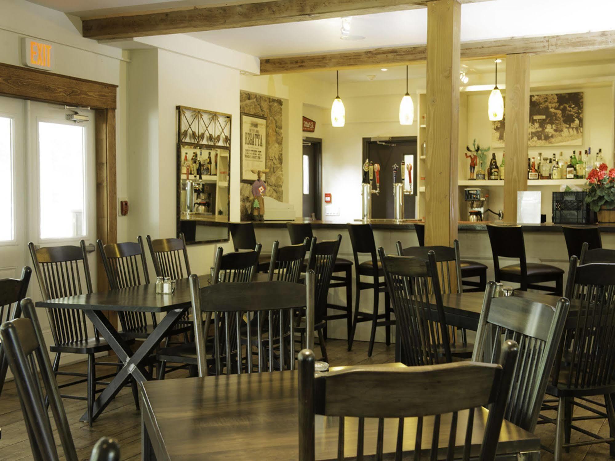 Pine Lodge Muskoka Хънтсвил Екстериор снимка