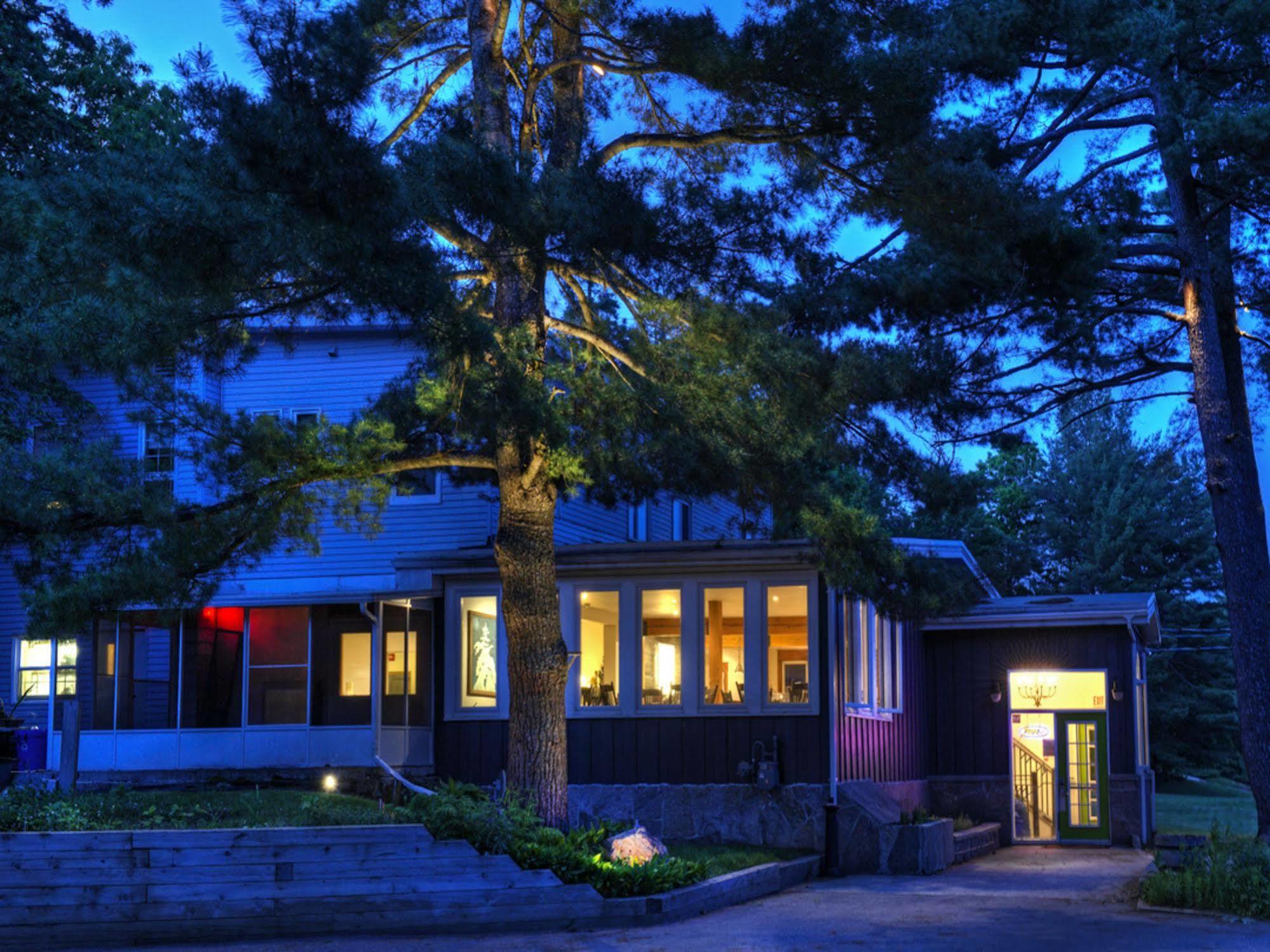 Pine Lodge Muskoka Хънтсвил Екстериор снимка