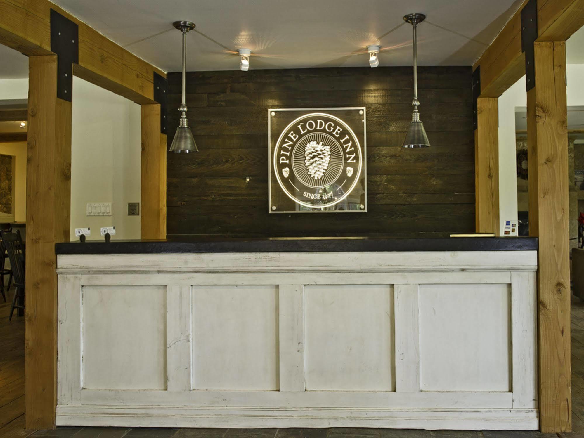 Pine Lodge Muskoka Хънтсвил Екстериор снимка