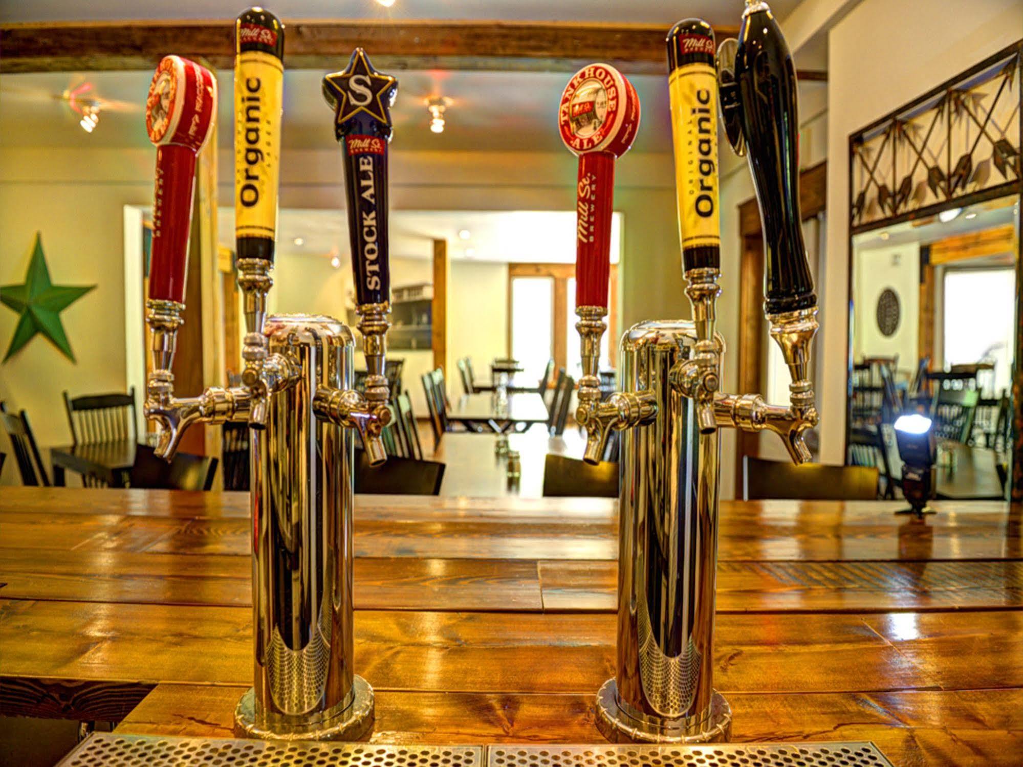Pine Lodge Muskoka Хънтсвил Екстериор снимка