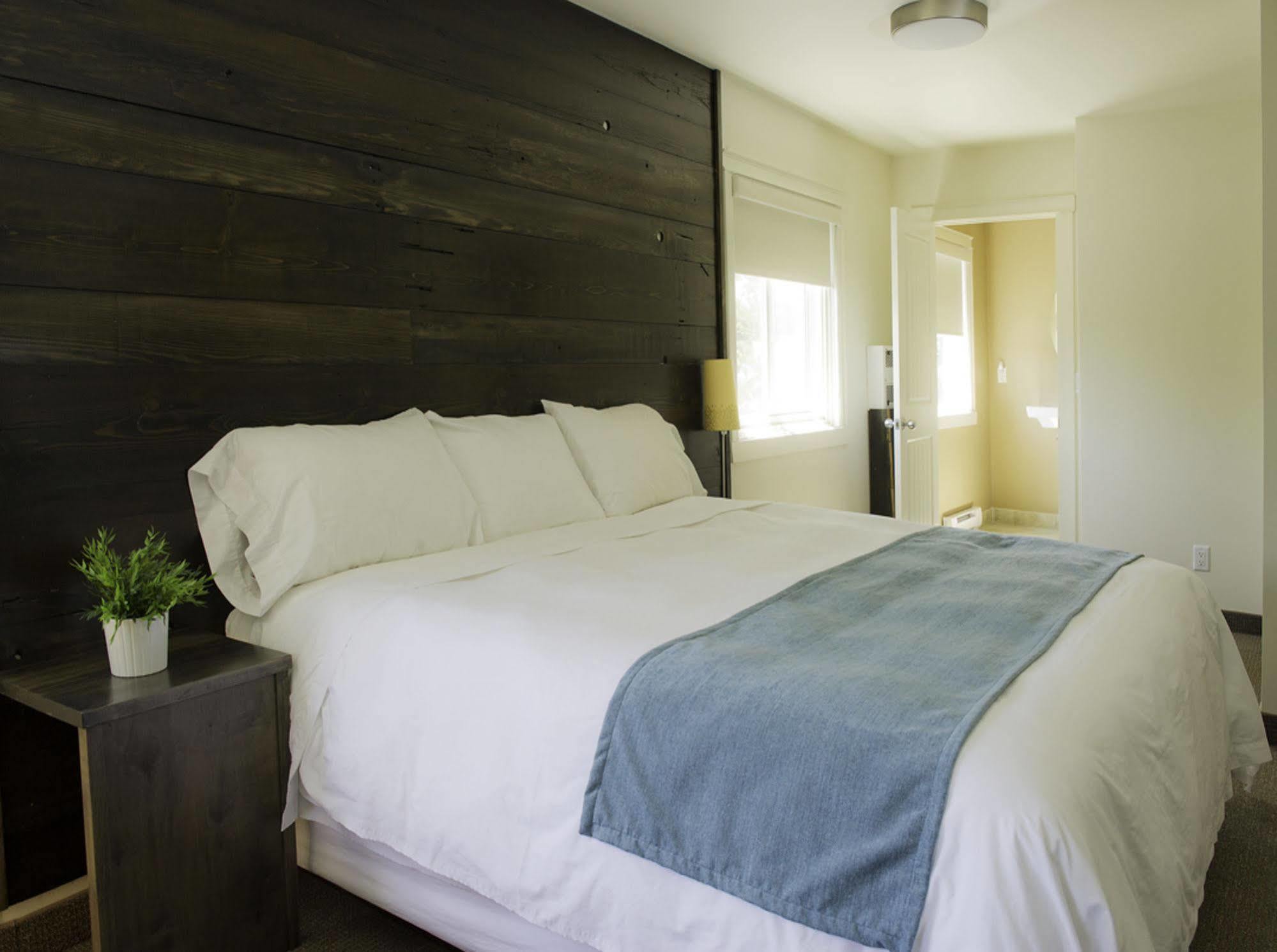 Pine Lodge Muskoka Хънтсвил Екстериор снимка